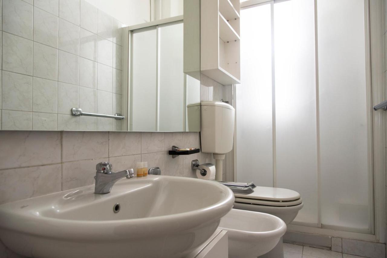 Peaceful Court Apartment In Shopping District Milánó Kültér fotó